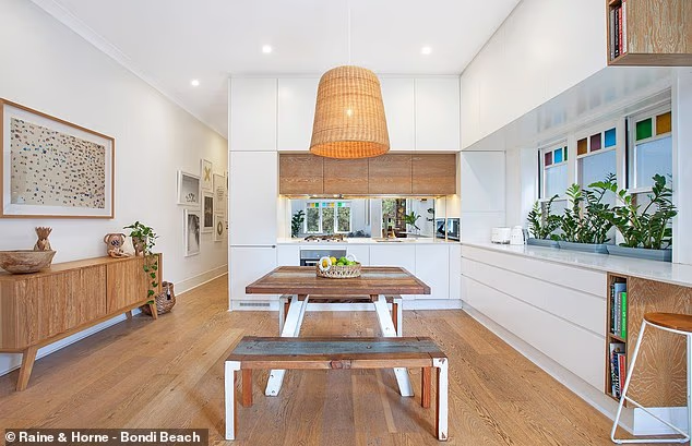 Od svih stanova u bloku Bondi, Unit 4 je najviše mijenjao vlasnika, prodan tri puta otkako je kupljen na sajmu za 747.000 dolara. Na slici: Stan upisan u travnju 2024