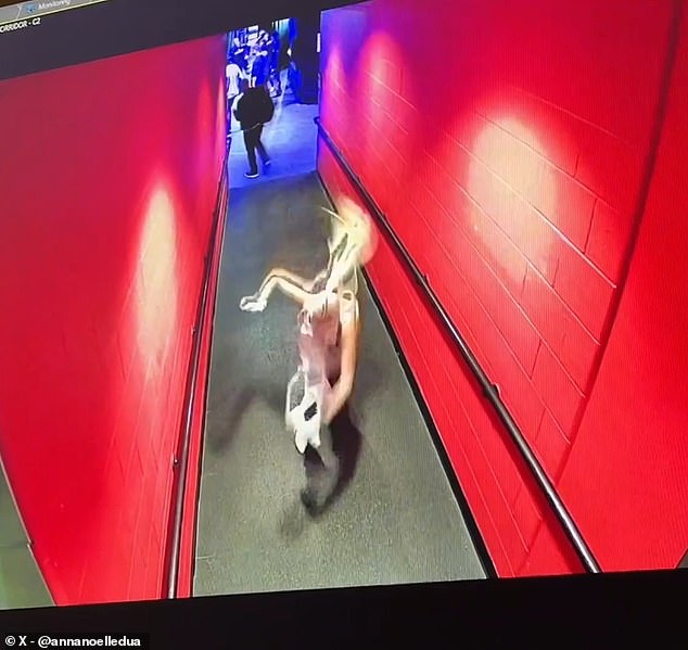 Dua se prolila u tunelu ispod Scotiabank Arene ispred tima New York Rangersa