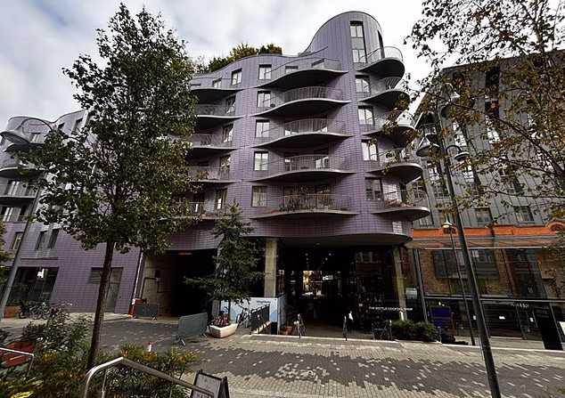 Stambena zgrada u kojoj Dan i Phil posjeduju penthouse vrijedan 4,1 milijun funti