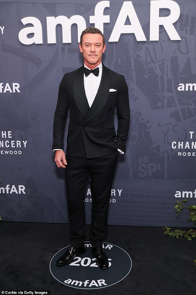 Luke Evans izgledao je elegantno