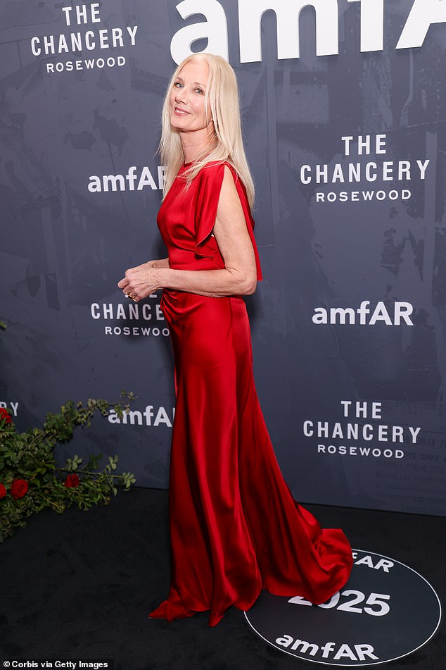 Joely Richardson zapanjila je u crvenoj haljini