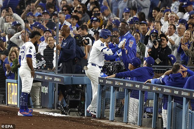 Ohtani je bio napadnut od svojih suigrača iz Dodgersa dok su njihovi navijači slavili njegov treći home run