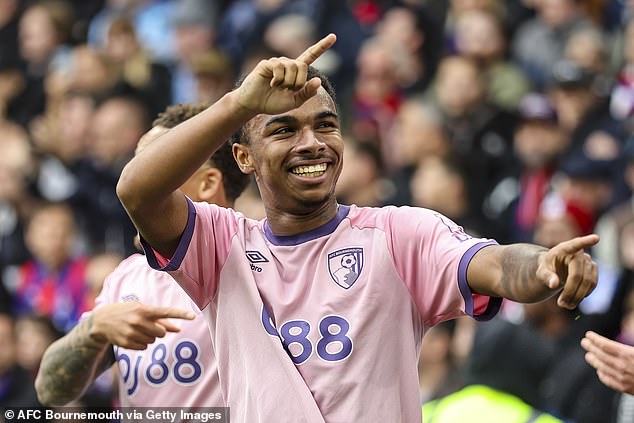 Eli Junior Kroupi mislio je da je ukrao naslovnice s dva gola u prvom poluvremenu