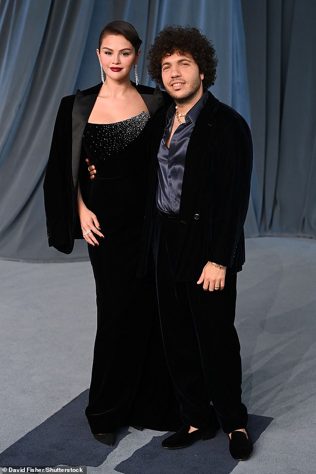 Milijarderka se u elegantnoj crnoj haljini smjestila uz svog supruga Bennyja Blanca (37).