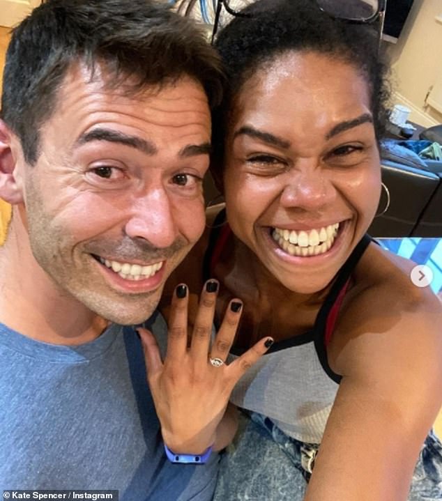 Kate, koja se udala za profesionalnog boksača 2022., rekla je da se osjeća 'zahvalnom i blagoslovljenom' dok se pripremaju dočekati snop radosti u proljeće sljedeće godine