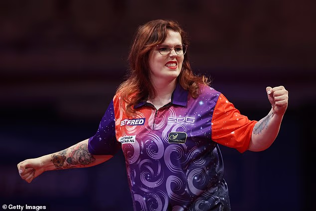 29-godišnjakinji je ranije ove godine zabranjeno natjecanje u samo ženskim natjecanjima Svjetske pikado federacije, iako još uvijek ima pravo igrati na turnirima Professional Darts Corporationa