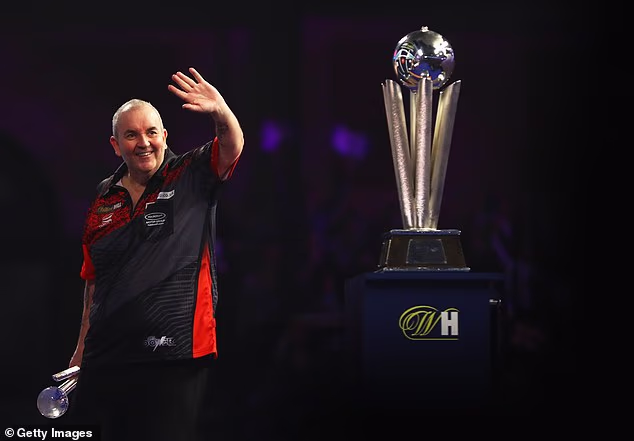 Taylor je najuspješniji igrač u povijesti pikada, osvojio je 16 svjetskih naslova