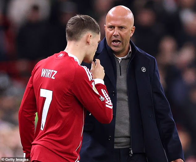 Bivši branič Redsa također je dao savjet Arneu Slotu o tome kako dovesti njegova velika novčana potpisa u svoju momčad