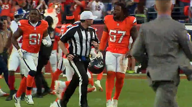 Greenlaw je jurio za sucem Bradom Allenom i prijetio mu dok je pokušavao napustiti teren