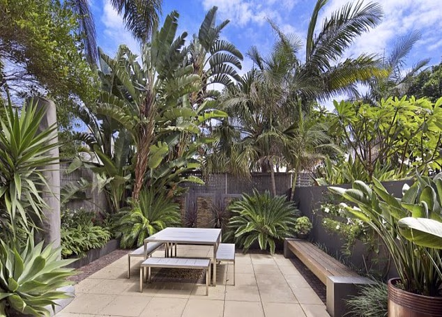 The Block Sezona 2: Jedinica 1 pokazala je razočaravajuću preprodaju 2008. kada je prodana za 828.000 dolara nakon aukcije za 872.000 dolara na The Blocku. Na slici 2014., kada je prodan za 1,14 milijuna dolara