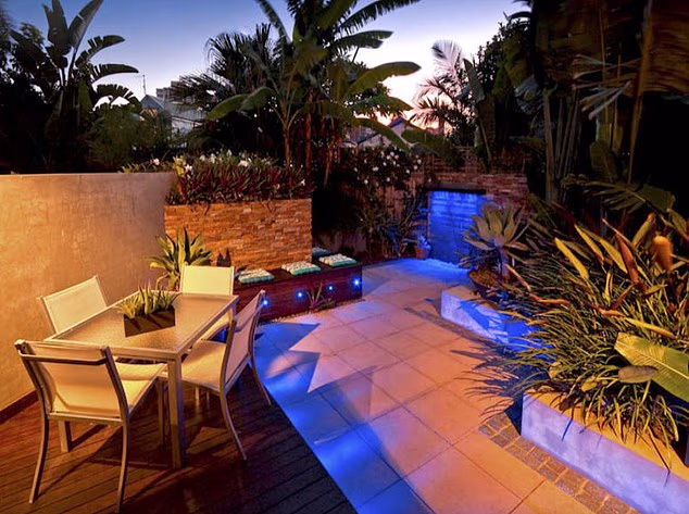 Andrew Rochford i njegova tadašnja djevojka Jamie Nicholson otišli su kući kao pobjednici druge sezone nakon što je njihova fantastična Jedinica 2 prodana za 868.000 dolara, čime su zaradili 178.000 dolara. Na slici 2009. kada je prodan za 890.000 dolara i od tada nije bio na tržištu