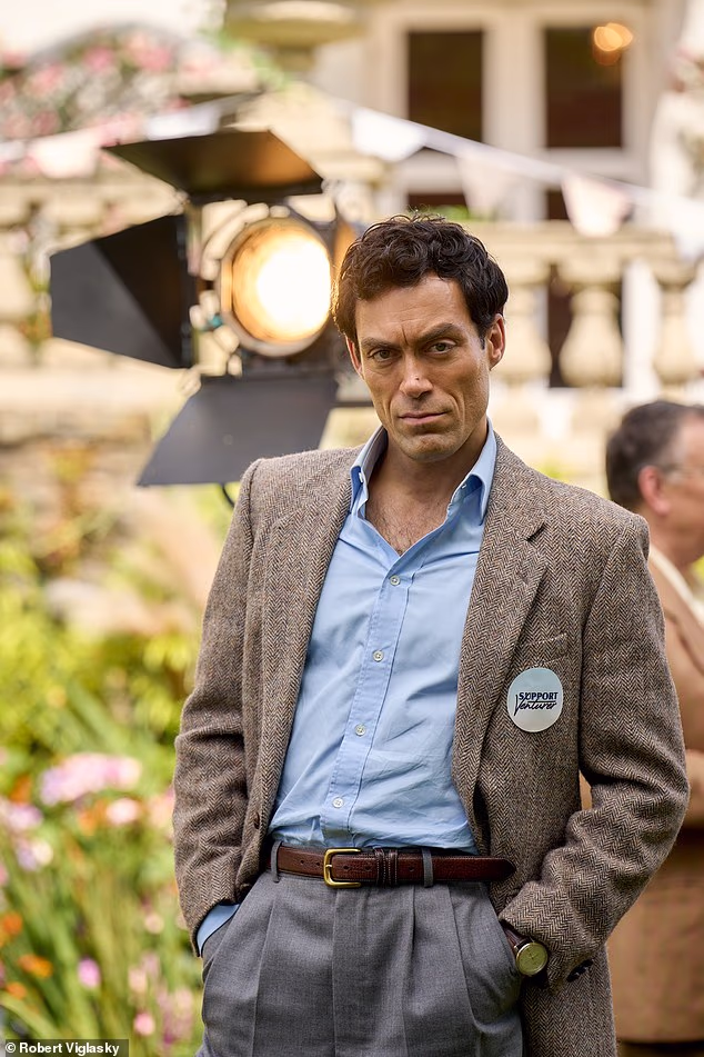 Snimanje je nastavljeno prošli tjedan nakon vijesti o Jillynoj smrti, a Alex (na slici kao Rupert Campbell-Black) je podijelio on i izrazio nadu da će ova nova serija epizoda biti prikladna počast