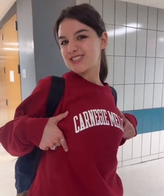 Prošle godine, Suri je započela koledž na Sveučilištu Carnegie Mellon u Pennsylvaniji