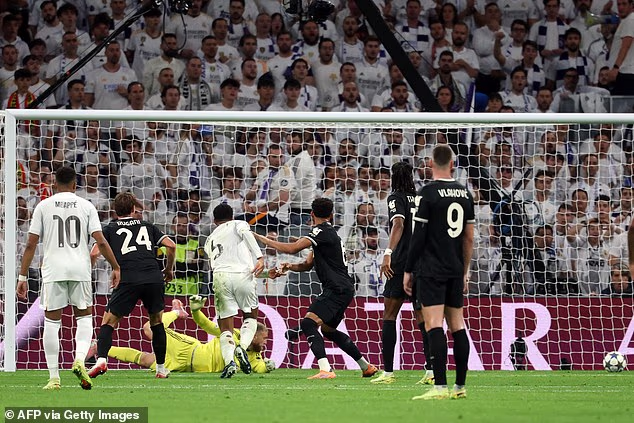 Englez je iskoristio otklon palice i postigao svoj pogodak