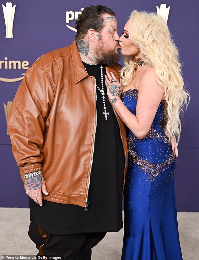 Dok je prošle godine razgovarao s Fox News Digitalom, izvođač - čije je pravo ime Jason Bradley DeFord - otvorio je ono što njihov brak drži jakim; viđen 2024. u Teksasu