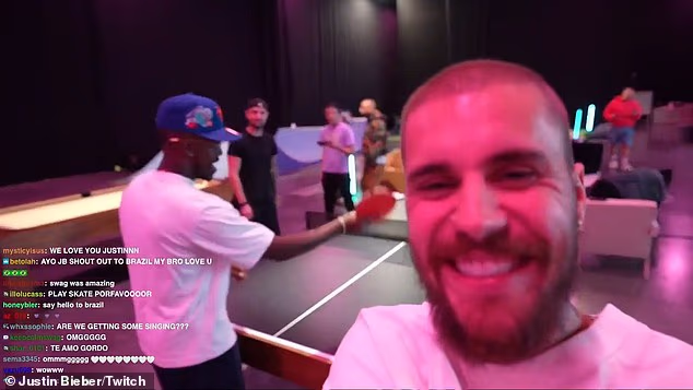 Grammyjem nagrađena pop zvijezda, 31, sada je službeno streamer nakon što je pokrenuo svoj prvi livestream na Twitchu