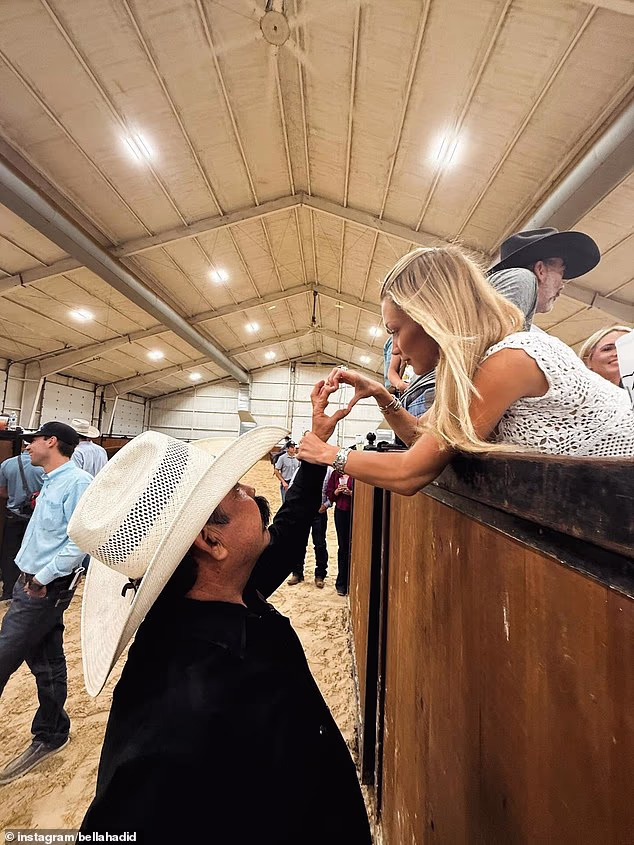 'Zahvalan Bogu na ovim trenucima. zbog tebe se osjećam toliko voljenom čak i kad se pojavljujemo', dodala je Bella. 'Sretnica ¿ 29'