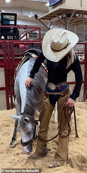 Na snimkama se vidi kako je supermodel Bella zapela na rodeu