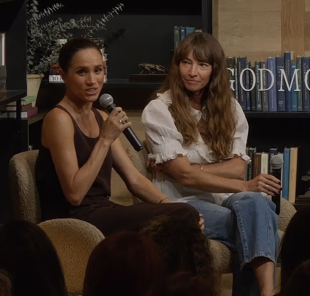 Meghan je pozvala da sudjeluje u događaju njezina bliska prijateljica Courtney Adamo koja je suosnivala popularni britanski blog o roditeljstvu Babyccino Kid