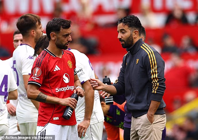 Fernandes je razgovarao s Rubenom Amorimom, kao i s ključnim dužnosnicima Uniteda nakon što su dobili ponudu