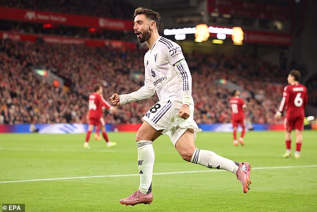 Fernandes, 31, inzistira kako nije upoznat s bilo kakvim dogovorom da napusti klub sljedeće sezone