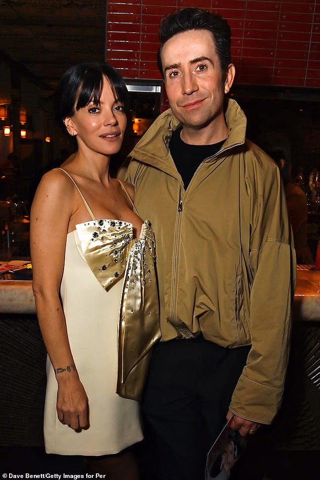 Nick Grimshaw izgledao je elegantno u kaki jakni