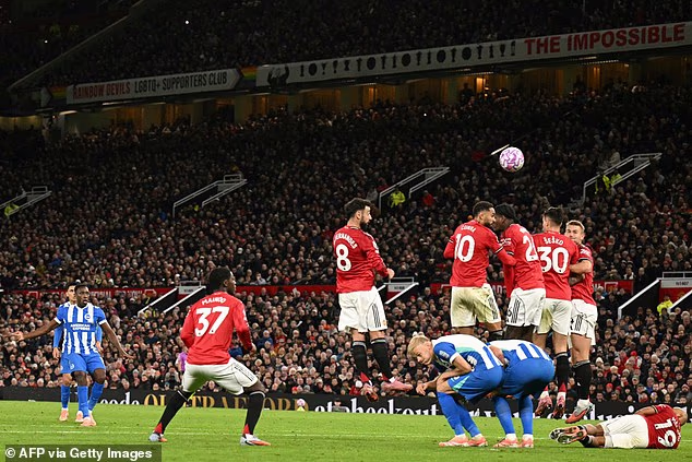 Danny Welbeck postigao je izvrstan udarac iz slobodnog udarca i nastavio svoju dobru formu u dobi od 34 godine