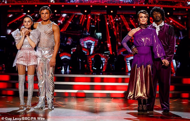 Bivši nogometaš Leeds Uniteda i Chelseaja našao se među posljednja dva uz pobjednicu Love Islanda Amber Davies unatoč tome što su oboje bili dva najbolja strijelca tjedna