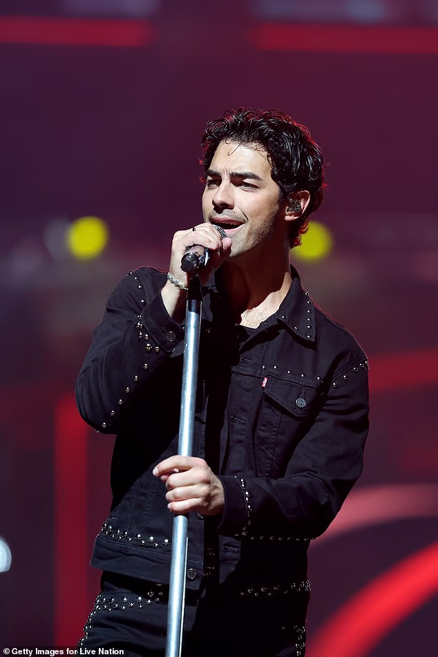 Samosvijest koju je Joe pokazao priskrbio mu je mnogo 'lajkova'; na slici rujna