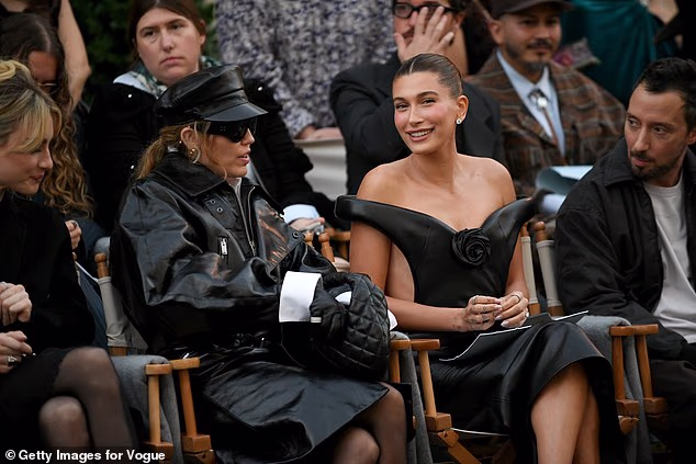 Viđena je kako razgovara s Hailey