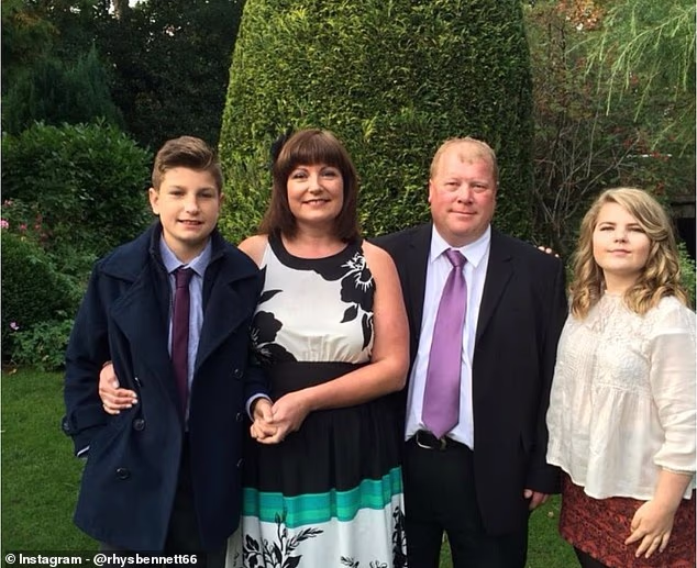 Nekoliko Unitedovih bivših i sadašnjih suigrača odgovorilo je na Bennettov post porukama podrške