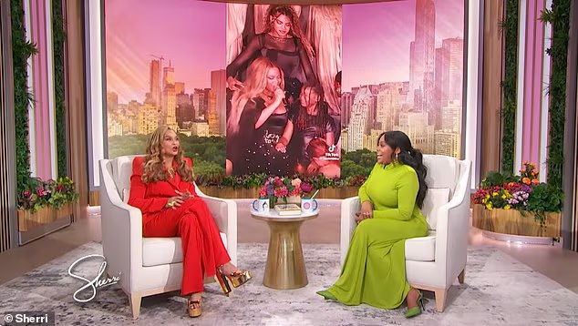 Tina (rođena kao Celestine Ann Beyoncé) otkrila je da je njezina osmogodišnja unuka Rumi 'četiri godine' molila majku da je izvede na pozornicu baš kao i njezinu veliku seku.