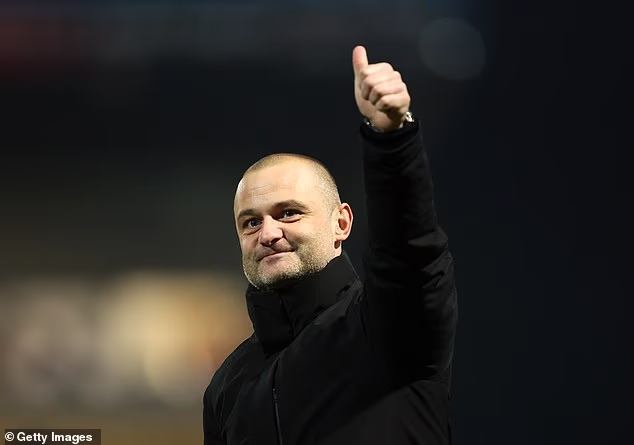 Pridružit će mu se bivša zvijezda Hoopsa Shaun Maloney, koji je nedavno otpušten s mjesta glavnog trenera Wigana