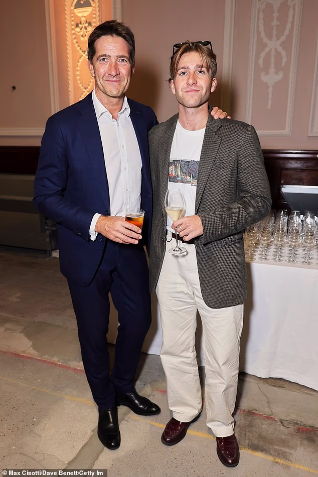 Međutim, jedna osoba koja je vjerojatno ništa manje nego oduševljena viješću je Claudijin sin Jake Thykier (viđen s tatom Krisom Thykierom ranije ovog mjeseca)