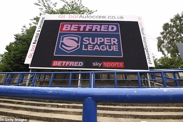 Dolazi jer je više klubova Superlige izvijestilo o velikim gubicima u prošloj godini, a nekoliko klubova, uključujući moćne Leedse i St Helens, objavili su brojke od preko milijun funti