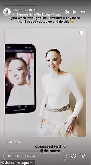 Jutes je zatim dodao putem Instastoryja: 'Baš kad sam pomislio da (te) ne mogu voljeti više nego što već volim... (ti) idi i učini ovo. Opsjednut (tobom)'