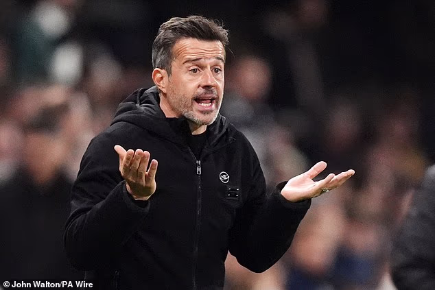 Na terenu, Fulham je 17. nakon što je izgubio zadnje četiri ligaške utakmice, uključujući poraz od 2-1 prošlog vikenda