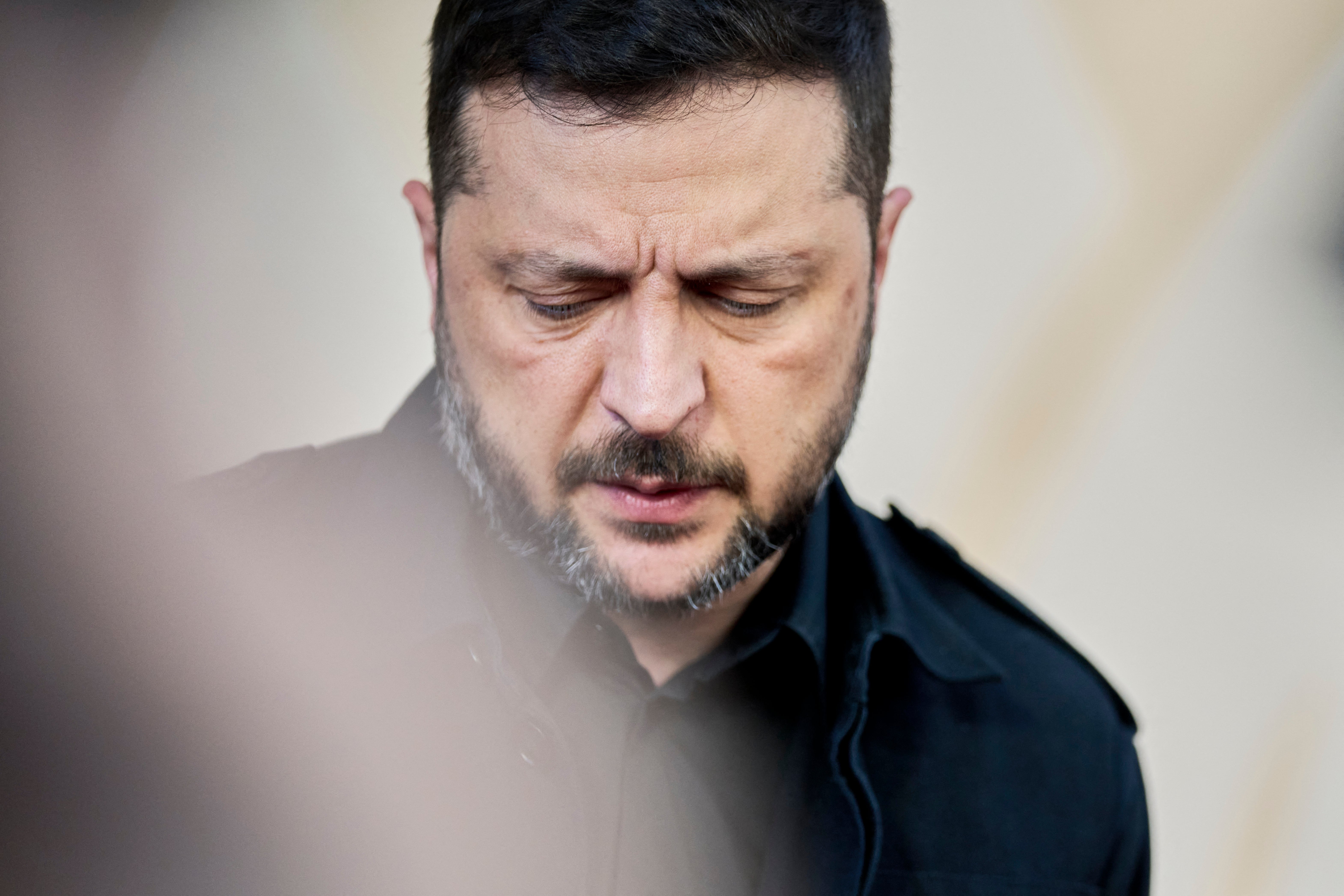 Ukrajinski predsjednik Volodymyr Zelensky razgovara s novinarima dok stiže na samit 7. europske političke zajednice (EPC) u Kopenhagenu