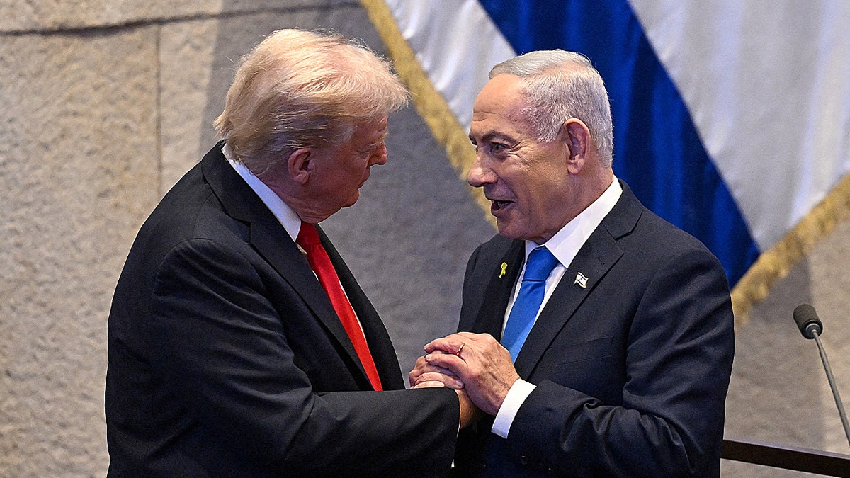 Predsjednik Donald Trump razgovara s izraelskim premijerom Benjaminom Netanyahuom u Knessetu,