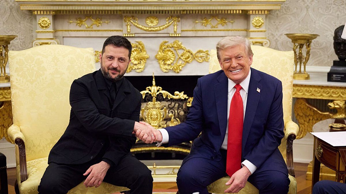 Trump i Zelenskyy se rukuju