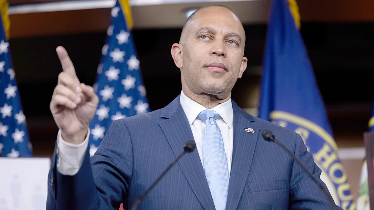 Rep. Hakeem Jeffries na konferenciji za novinare