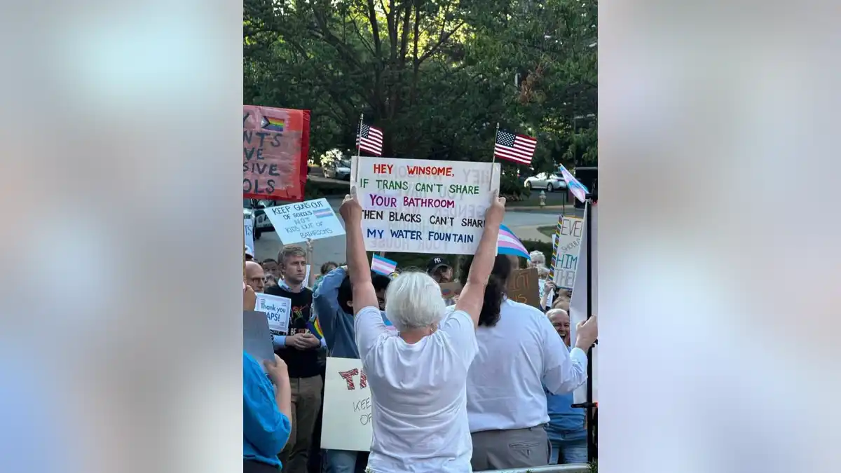 Potpis rasistički nabijenim jezikom usmjeren na republikanskog kandidata za guvernera Virginije