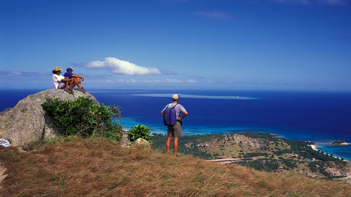 Planinari Lizard Islanda na vidikovcu
