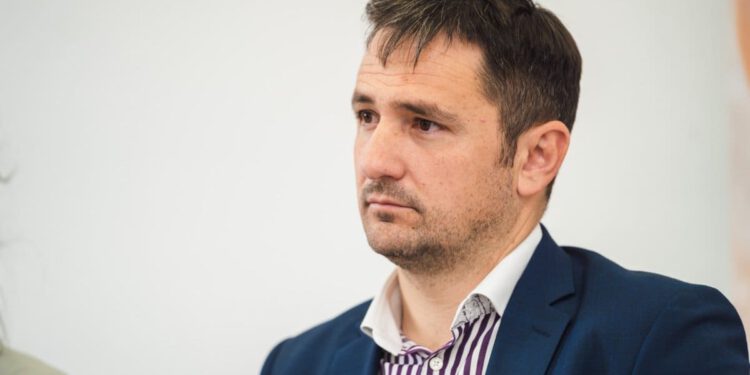 Zaiskrilo zbog gradske tvrtke. Centar stao u obranu Gašparevića: “Sramota ste po tom pitanju”. Šuta: “Vi nemate pravo meni imputirati”