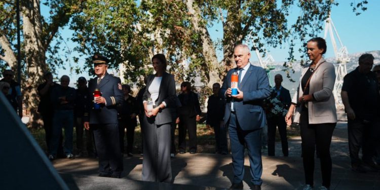 35 godina Škverskog bataljuna: Zapaljene svijeće i položeno cvijeće za one koji su svoje živote dali za domovinu