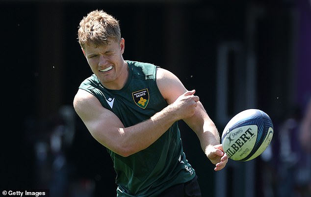 Smith se istaknuo kao svetac, zarađujući počasti Engleske i Lionsa na poleđini svog klupskog obrasca