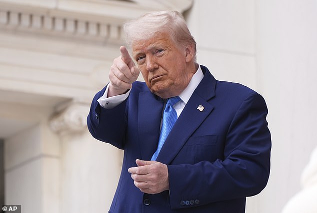 Furious Trump naziva Trans sportaše koji sudjeluju u djevojačkim 'sportovima' ilegalnim '