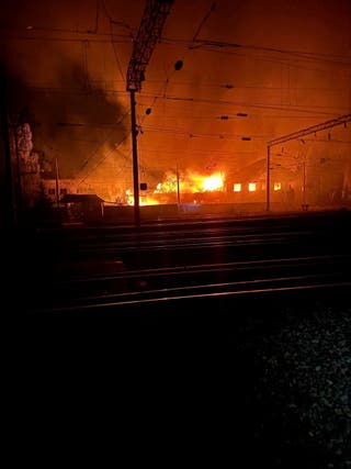 Željeznički skladište gori nakon što je pogođeno tijekom noćenja ruskog štrajka drona