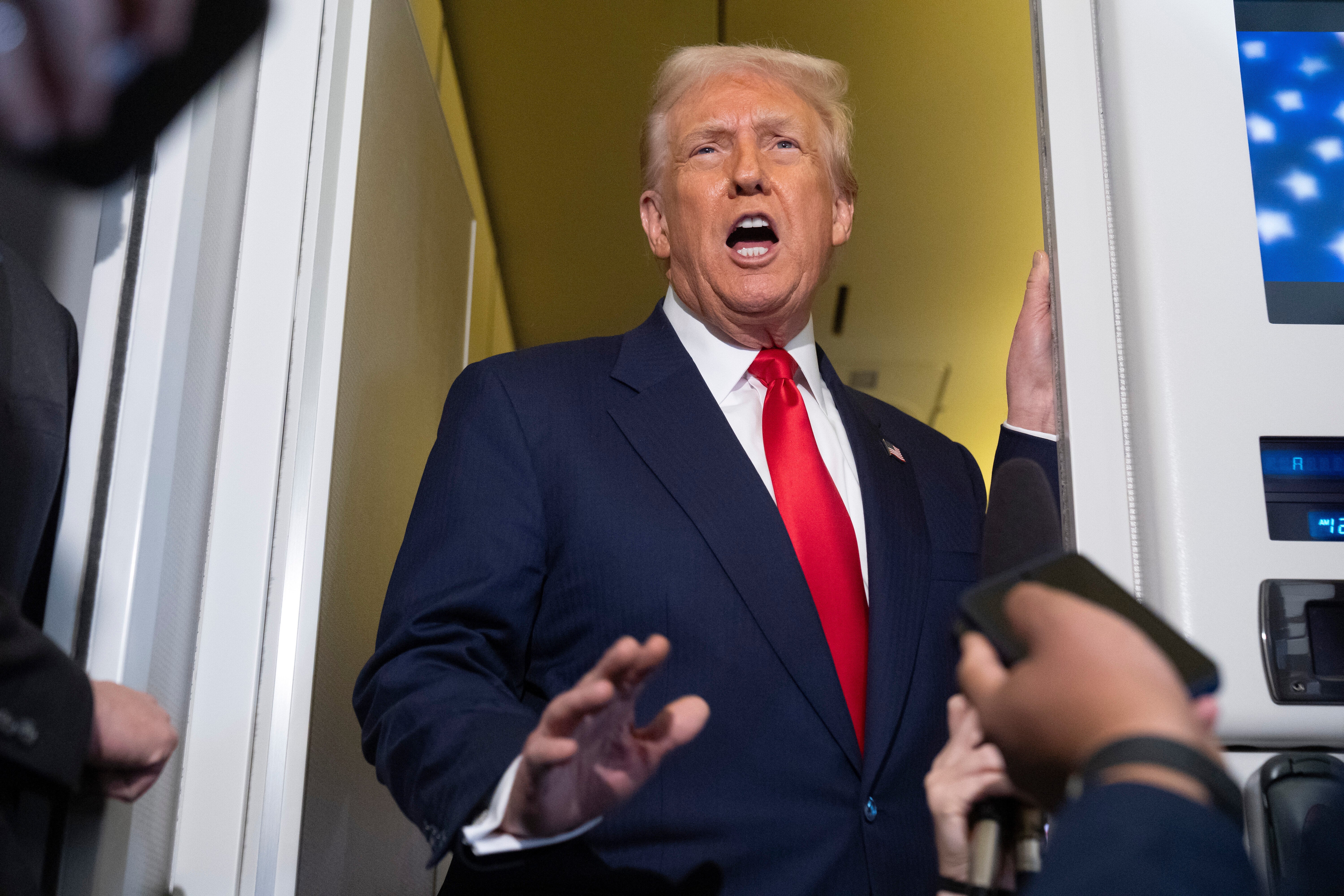 Trump je zahtijevao da republikanci u Kongresu iskoriste 'nuklearnu opciju' kako bi jednostrano eliminirali filibuster i prekinuli trenutnu blokadu vlade