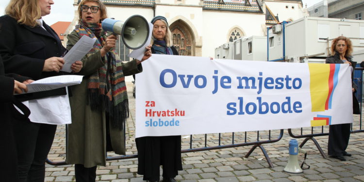 Aktivisti vikali na Markovom trgu: Spominjali i Domovinski rat